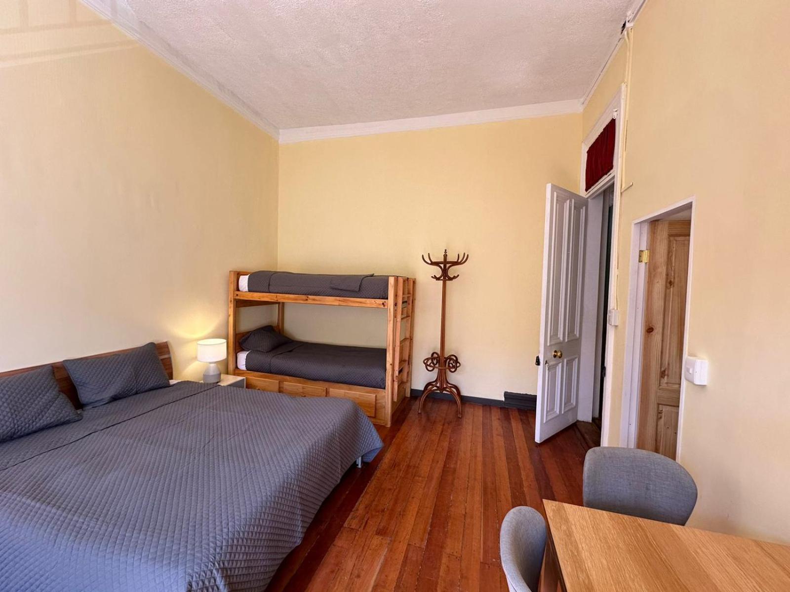 Das Gelbe Haus Hotel บัลปาราอีโซ ภายนอก รูปภาพ